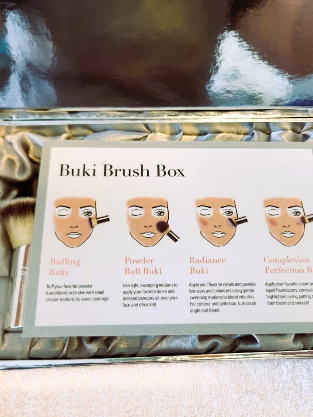 IT Cosmetics Buki Brush Box Set of 4 Makeup Brushes Gift Box New in Box - Picture 4 of 4